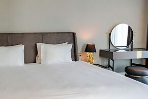 Windsor Hotel & Convention Center