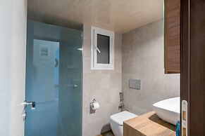 2br renovated flat close to metro