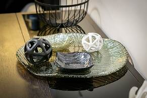 2br renovated flat close to metro