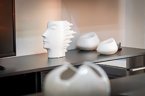 2br renovated flat close to metro