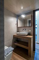 2br renovated flat close to metro