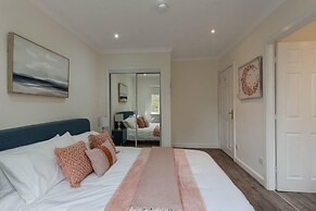 Captivating 3-bed Apartment by Gleneagles