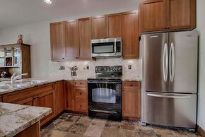 Beautiful Unit in Quiet Area w/ Shuttle to Slopes