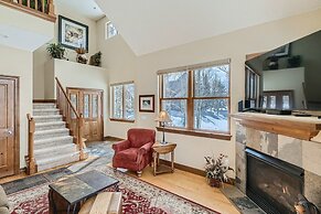Beautiful Unit in Quiet Area w/ Shuttle to Slopes
