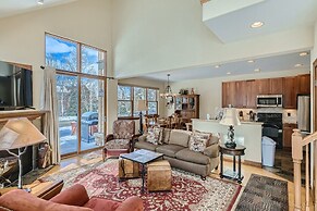 Beautiful Unit in Quiet Area w/ Shuttle to Slopes