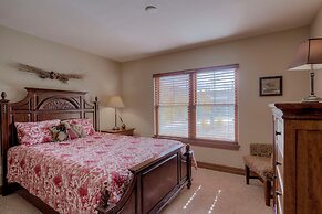 Beautiful Unit in Quiet Area w/ Shuttle to Slopes