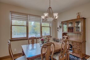 Beautiful Unit in Quiet Area w/ Shuttle to Slopes