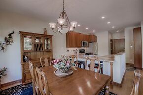 Beautiful Unit in Quiet Area w/ Shuttle to Slopes