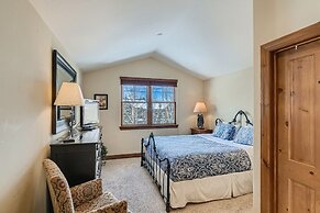 Beautiful Unit in Quiet Area w/ Shuttle to Slopes