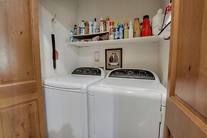 Beautiful Unit in Quiet Area w/ Shuttle to Slopes