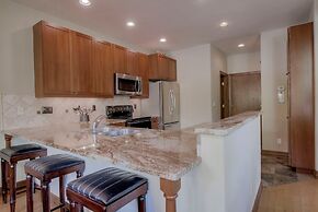 Beautiful Unit in Quiet Area w/ Shuttle to Slopes