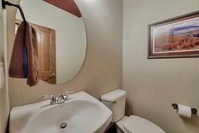 Beautiful Unit in Quiet Area w/ Shuttle to Slopes