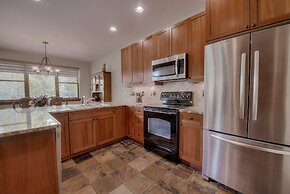 Beautiful Unit in Quiet Area w/ Shuttle to Slopes