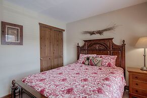 Beautiful Unit in Quiet Area w/ Shuttle to Slopes