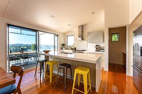 Bay View on Burrell - close to beaches