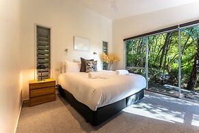 Bay View on Burrell - close to beaches