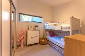 Bay View on Burrell - close to beaches