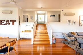 Bay View on Burrell - close to beaches