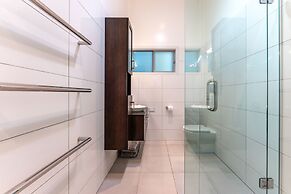 Bay View on Burrell - close to beaches