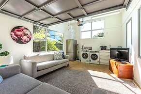 Bay View on Burrell - close to beaches