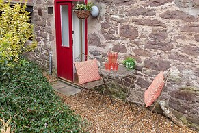 Ground Floor Apartment W/large Enclosed Garden