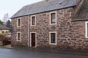 Ground Floor Apartment W/large Enclosed Garden