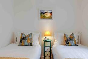 Ground Floor Apartment W/large Enclosed Garden