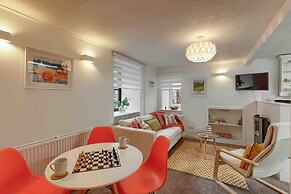 Ground Floor Apartment W/large Enclosed Garden