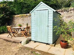 Ground Floor Apartment W/large Enclosed Garden