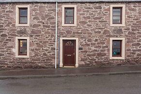 Ground Floor Apartment W/large Enclosed Garden