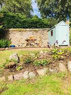 Ground Floor Apartment W/large Enclosed Garden