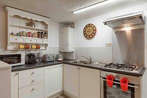 Ground Floor Apartment W/large Enclosed Garden