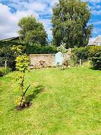 Ground Floor Apartment W/large Enclosed Garden