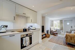 Luxury 1 bed Cottage With hot tub and log Burner