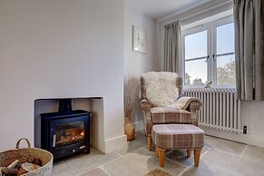 Luxury 1 bed Cottage With hot tub and log Burner