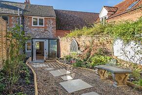 Luxury 1 bed Cottage With hot tub and log Burner