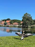 Luxury 1 bed Cottage With hot tub and log Burner