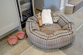 Luxury 1 bed Cottage With hot tub and log Burner