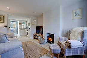 Luxury 1 bed Cottage With hot tub and log Burner