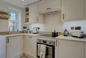 Luxury 1 bed Cottage With hot tub and log Burner