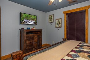 Mountain Sunrise Pool Cottage