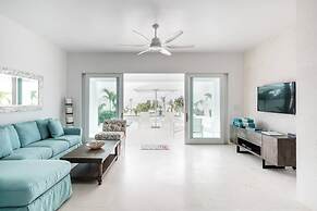 SulMare at Taylor Bay Luxury Villas