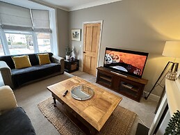 Luxurious Victorian Villa With Parking, Sleeps six