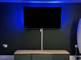 Luxurious Victorian Villa With Parking, Sleeps six