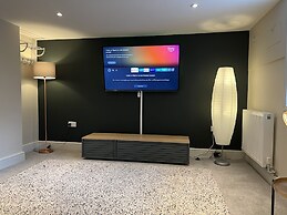 Luxurious Victorian Villa With Parking, Sleeps six