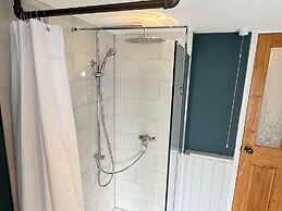 Luxurious Victorian Villa With Parking, Sleeps six