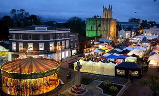 Luxurious Victorian Villa With Parking, Sleeps six