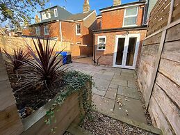 Luxurious Victorian Villa With Parking, Sleeps six