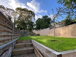 Luxurious Victorian Villa With Parking, Sleeps six