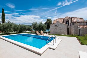 Holiday Villa Lovište Paradise